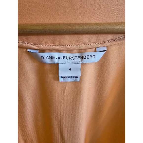 Diane Von Furstenberg mid length dress in peach / orange short sleeve size 4 - Picture 3 of 11